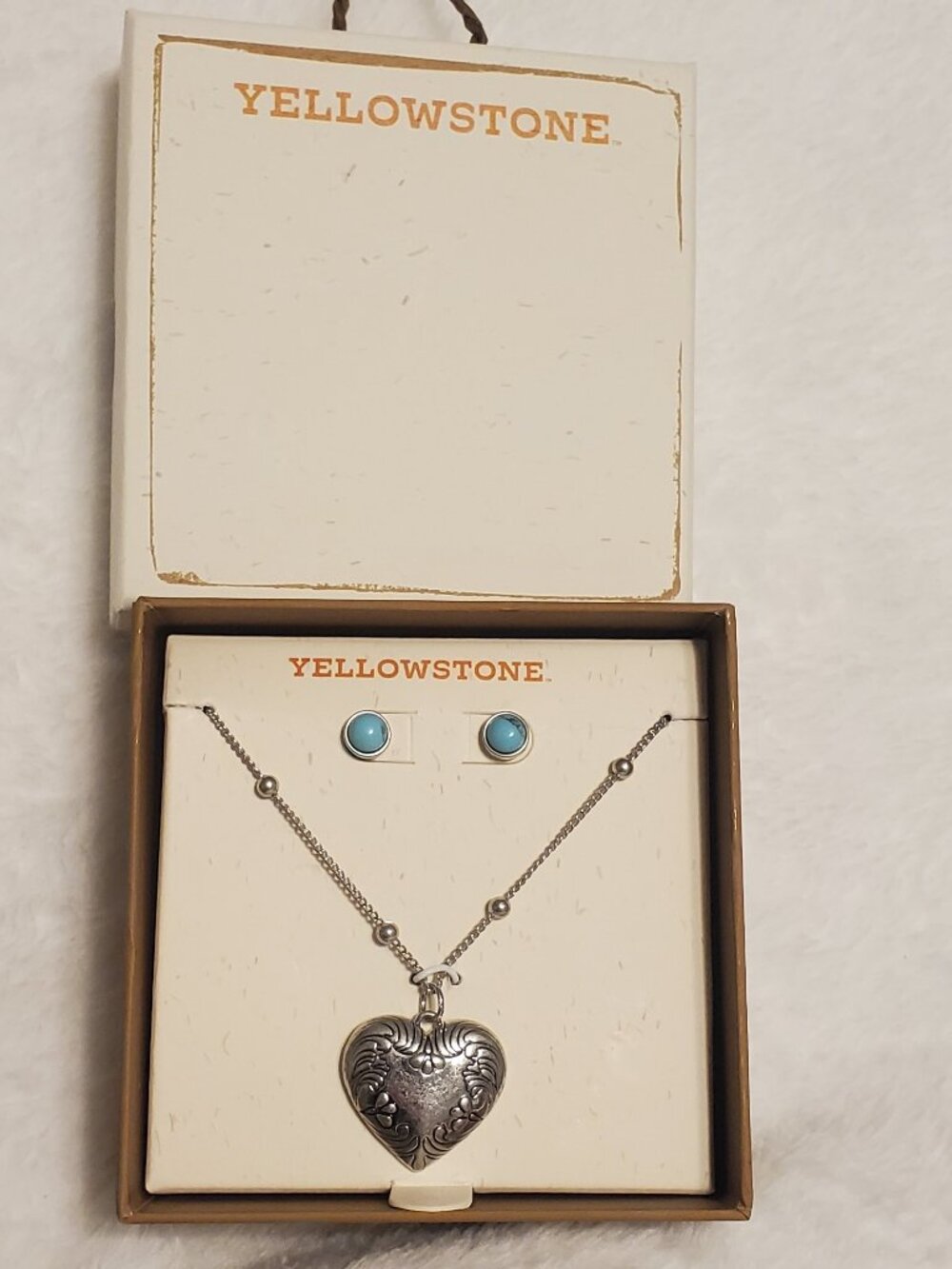 YELLOWSTONE Earring & Silver Heart Necklace Set NIB! Great Gift!